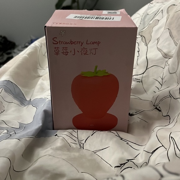 strawberry lamp - Picture 3 of 3